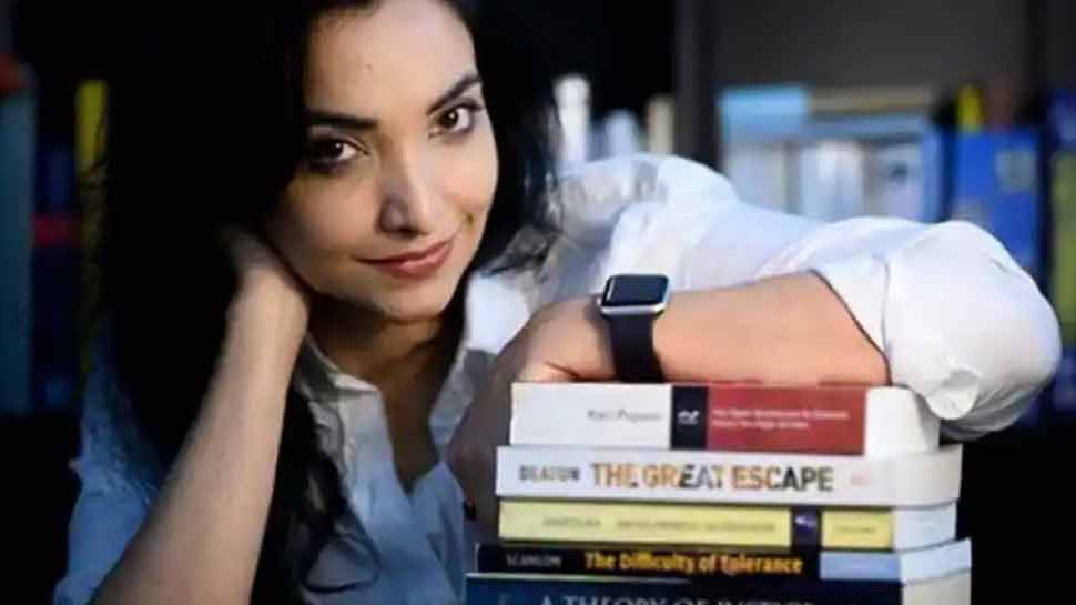 हमेशा ब्लैक ड्रेस में नजर आती हैं पुष्पम प्रिया