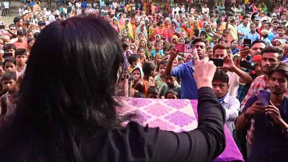 सोशल मीडिया पर बने लाखों फैन