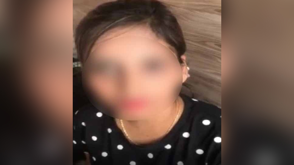 बरेली: वीडियो जारी कर बोली लड़की, मैं बालिग हूं और बिलाल से शादी करली है बरेली: वीडियो जारी कर बोली लड़की, मैं बालिग हूं और बिलाल से शादी करली है
