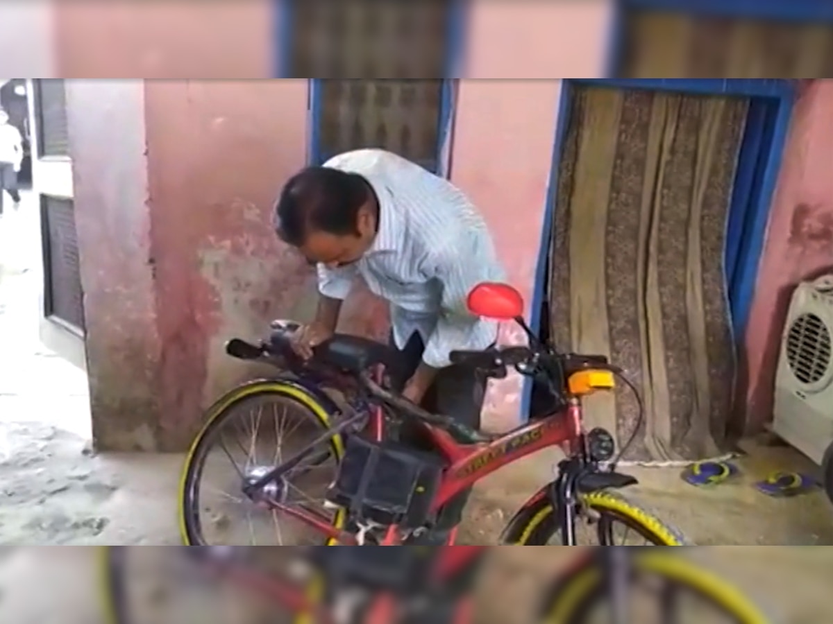 अकबर खान ने साइकिल से बनाई मोटरसाइकिल, पेट्रोल और चार्जिंग की भी नही जरूरत