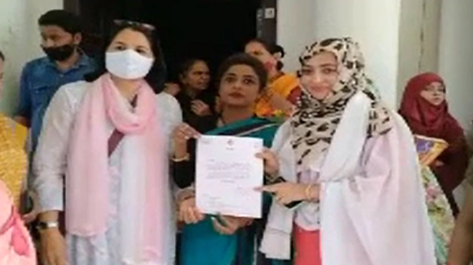 poet munawwar rana s daughter urusha rana joins congress party ...