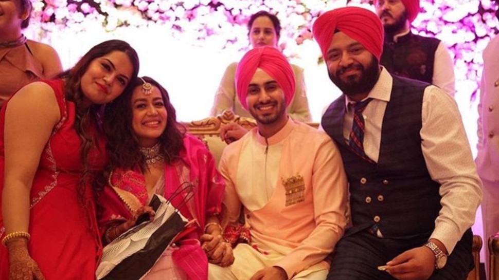 पिंक आउटफिट में नजर आईं नेहा neha and rohanpreet's outfit