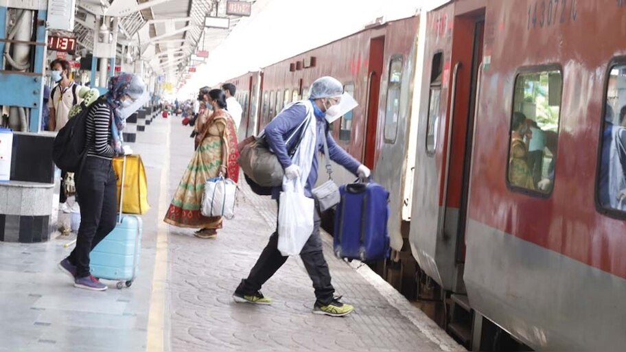 ट्रेन में सफर के दौरान सामान की फिक्र खत्म, इस सर्विस के तहत घर से सामान लेने आएगा रेलवे