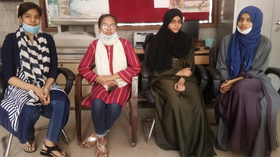 इस सरकारी स्कूल की 23 बेटियों ने पास किया नीट एग्जाम, हर कोई दे रहा मुबारकबाद