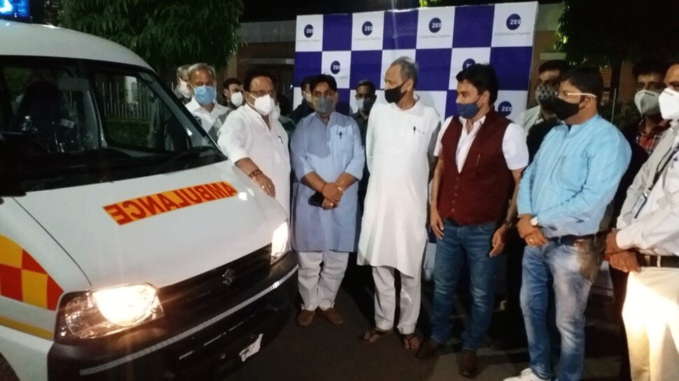 कोरोना के संक्रमण ने दुनिया की कई सरकारों की भी रीड़ तोड़ दी ZEEL handed over 20 ambulances with 4000 PPE kits to Rajasthan see photos