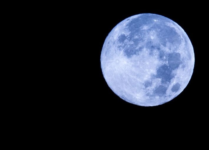 बस थोड़ा इंतजार, इस शरद पूर्णिमा को नजर आएगा Blue Moon