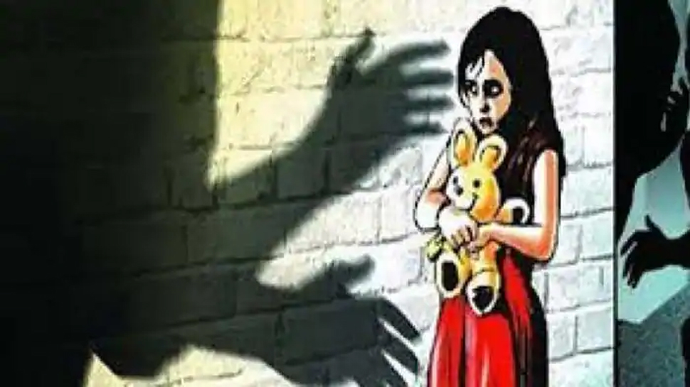 मेला घुमाने का लालच देकर दलित नाबालिग के साथ 5 दरिंदों ने किया गैंगरेप मेला घुमाने का लालच देकर दलित नाबालिग के साथ 5 दरिंदों ने किया गैंगरेप