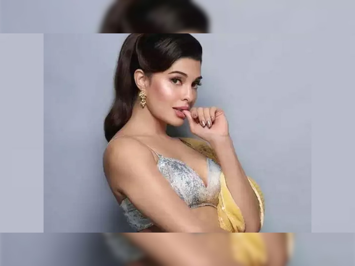 दशहरे पर Jacqueline Fernandez ने अपने स्टाफ को मिठाई नहीं दी, बल्कि गिफ्ट की कार