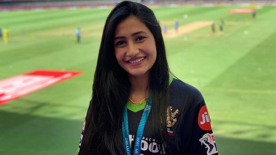 'येलो आर्मी' के सामने ग्रीन हुईं धनश्री Dhanashree Verma Green Dress