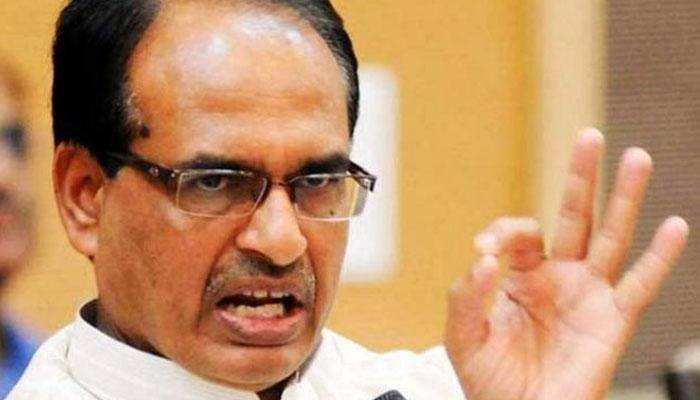 CM शिवराज का आरोप- अधिकारियों को धमका रहे कमलनाथ और दिग्विजय, EC से की कार्रवाई की मांग