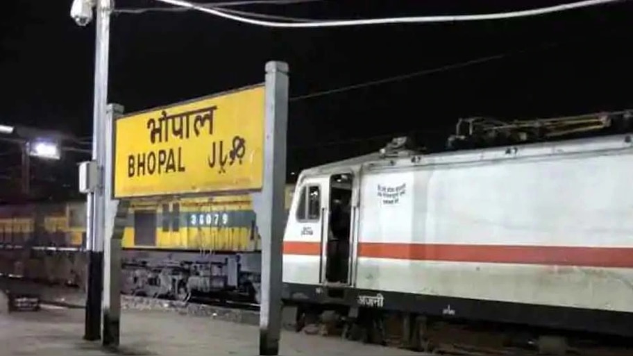 3 साल की बच्ची को बचाने के लिए RPF ने इस तरह बिछाया जाल, भोपाल तक नॉ-स्टॉप दौड़ाई ट्रेन