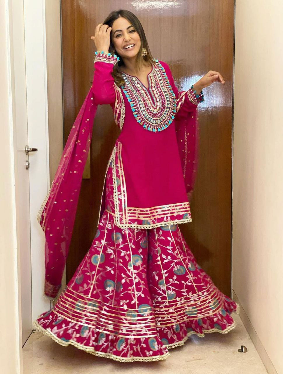 See Hina Khan Traditional Look In Garara From Her Instagram गोटेदार गरारा पहन ट्रेडिशनल अवतार