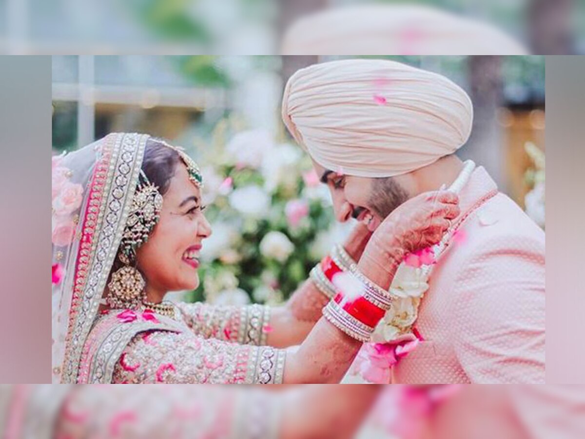 Neha Kakkar Became Bride Shared Gurudwara Wedding Photos Photos Going Viral दुल्हन बनीं नेहा