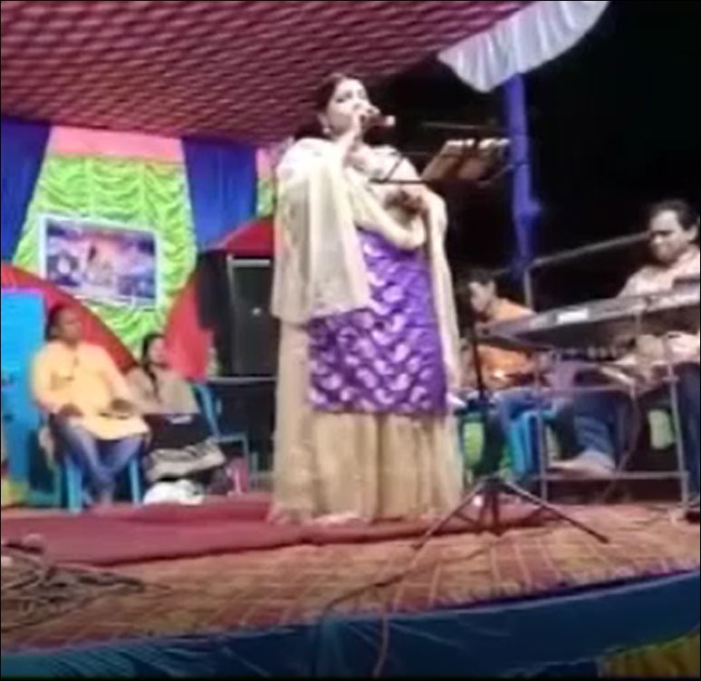 ଭଜନ ଗାୟିକାରୁ ହୋମ୍ ଡେଲିଭରୀ ଗାର୍ଲ ଭଜନ ଗାୟିକାରୁ ହୋମ୍ ଡେଲିଭରୀ ଗାର୍ଲ