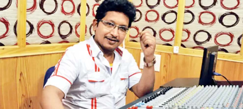 'ବେଣୁ ମଉସା' ଗୀତକୁ ନେଇ ଏପରି କହିଲେ ଅଭିଜିତ... 'ବେଣୁ ମଉସା' ଗୀତକୁ ନେଇ ଏପରି କହିଲେ ଅଭିଜିତ...