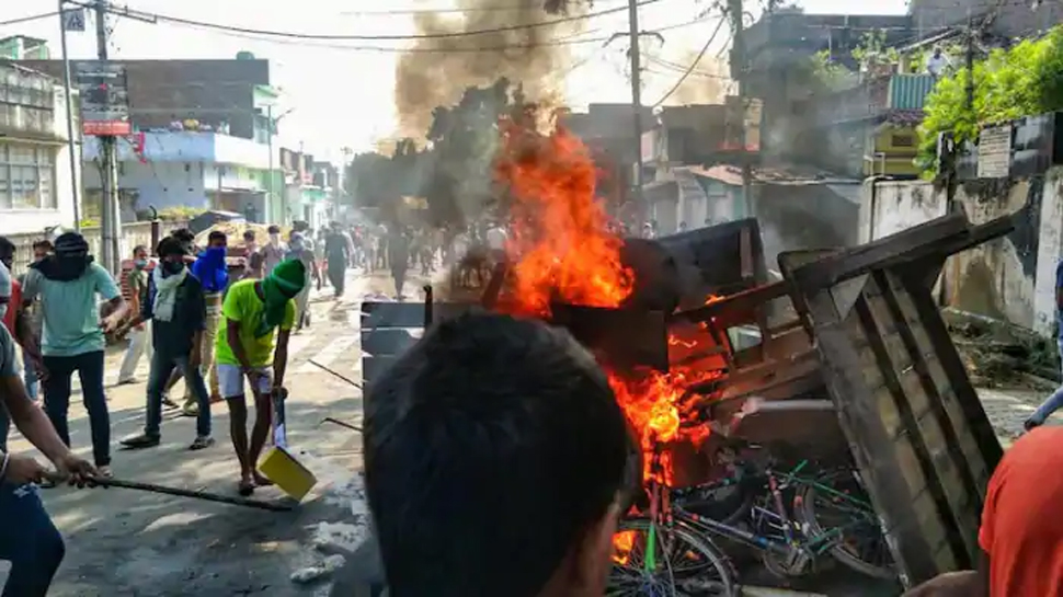 मुंगेर: पुलिस ने ही शुरू की थी फायरिंग, CISF की इंटरनल रिपोर्ट में हुआ खुलासा मुंगेर: पुलिस ने ही शुरू की थी फायरिंग, CISF की इंटरनल रिपोर्ट में हुआ खुलासा