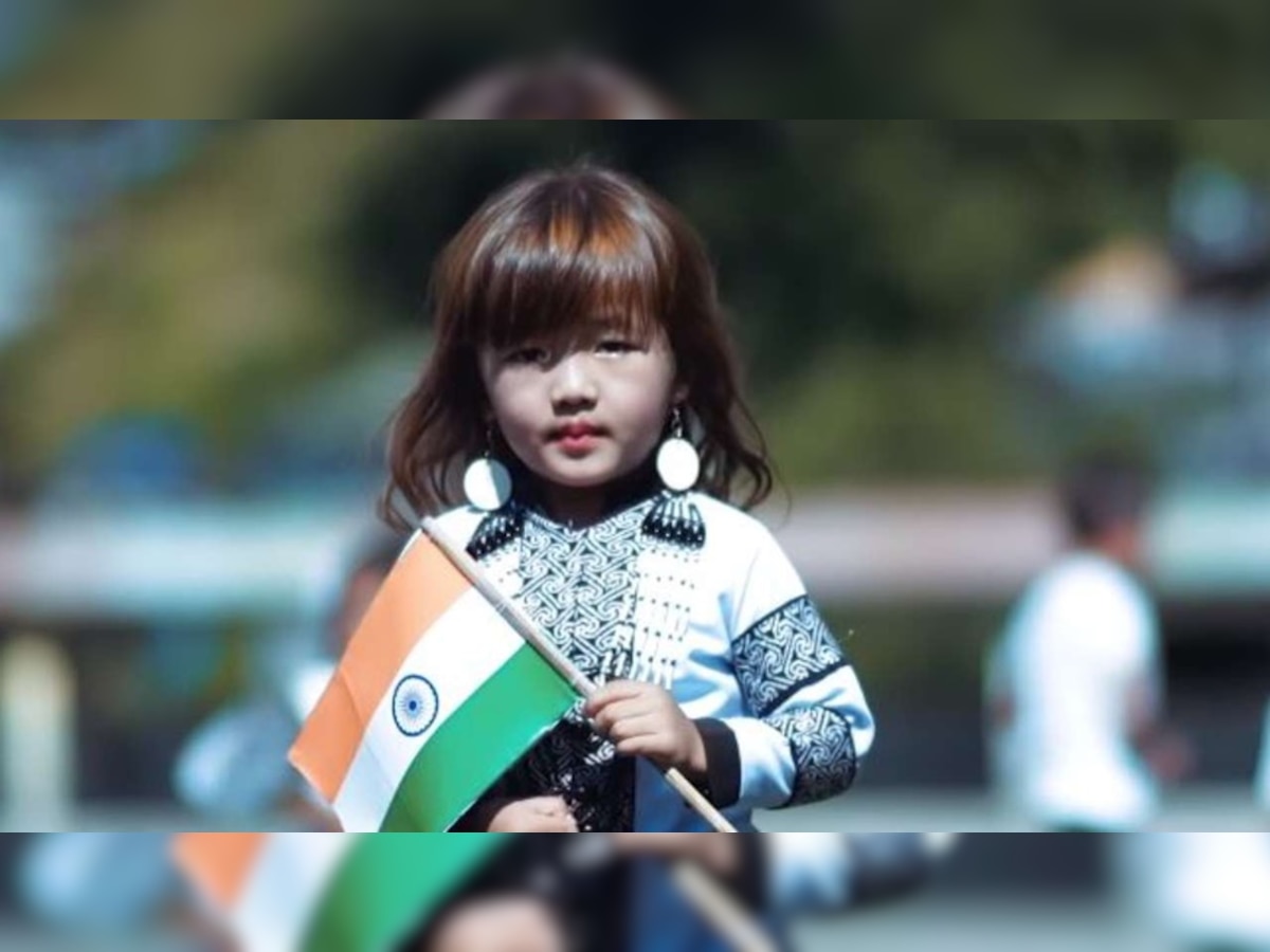 VIDEO: 4 साल की बच्ची ने ए आर रहमान स्‍टाइल में 'वंदे मातरम' गाकर जीता लोगों का दिल