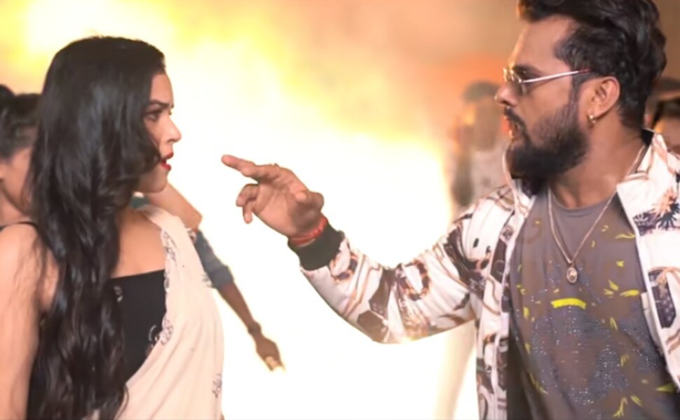 गर्दा उड़ा रहा खेसारी का 'रेड लिपस्टिक' गाना, VIDEO VIRAL गर्दा उड़ा रहा खेसारी का 'रेड लिपस्टिक' गाना, VIDEO VIRAL