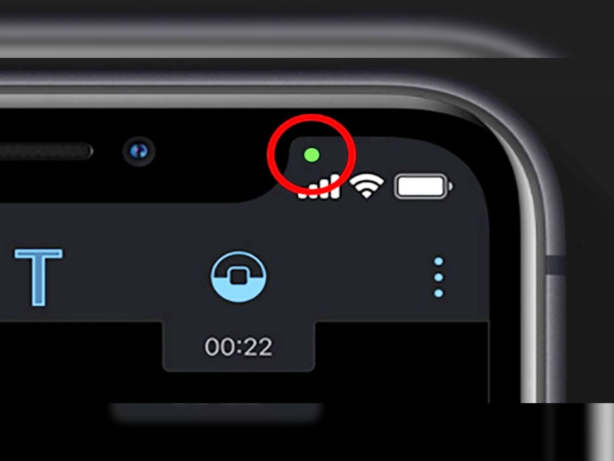 क्या आपके फोन में भी दिखता है ग्रीन ब्लिंकर? समझ जाइए हो रही है जासूसी