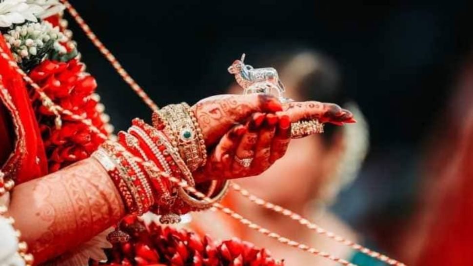 Muhurat and rituals for special Karwa Chauth 2020 | karva chauth: मुहूर्त  के साथ जानें, करवा चौथ पर कैसे करें पूजा | Hindi News, धर्म,