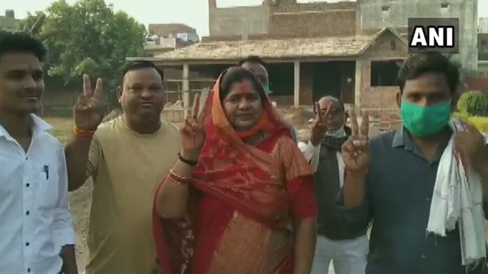 डबरा सीट से बीजेपी प्रत्याशी इमरती देवी ने भी किया मतदान