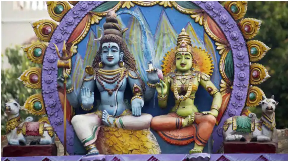 भगवान शिव और मां गौरी की मूर्तियां Idols of Lord Shiva and Goddess Gauri