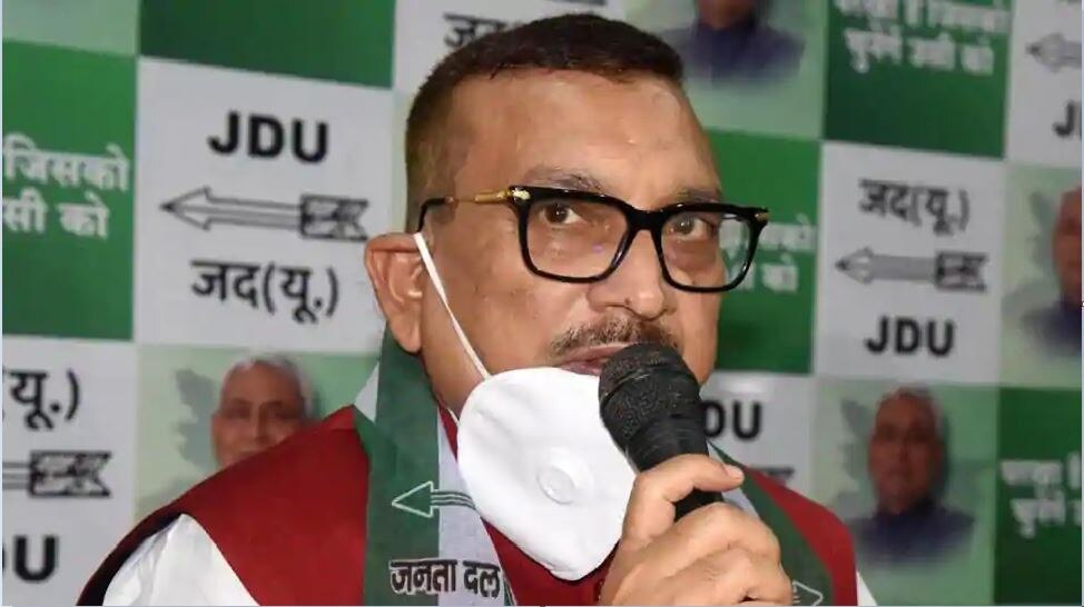बिहार: चुनाव प्रचार के लिए निकले पूर्व DGP गुप्तेश्वर पांडेय, कहा- मैं NDA में था, हूं और रहूंगा