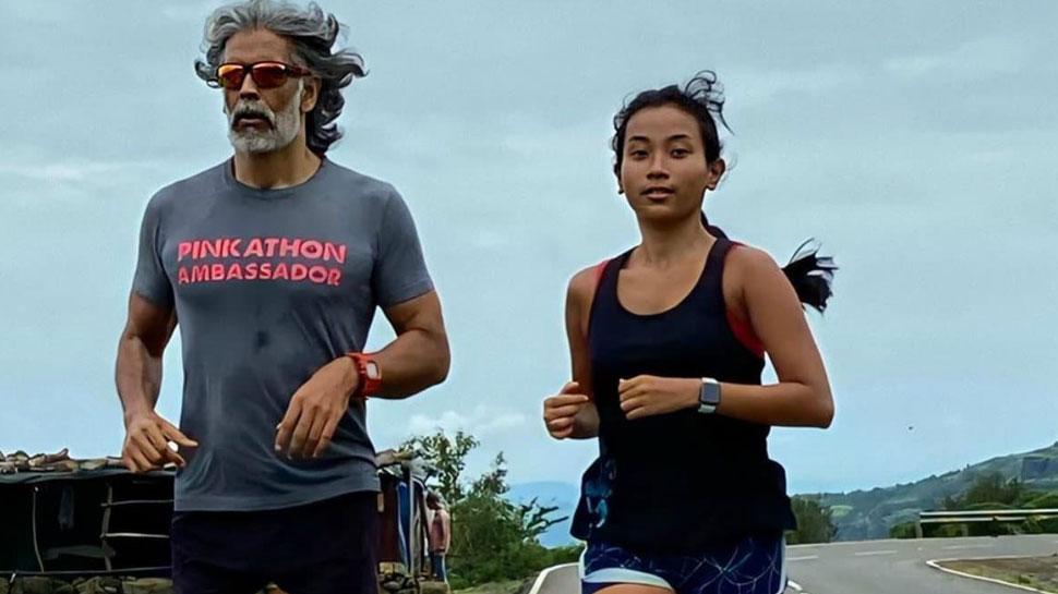 प्यार ने बच्चा बना दिया Milind Soman Birthday