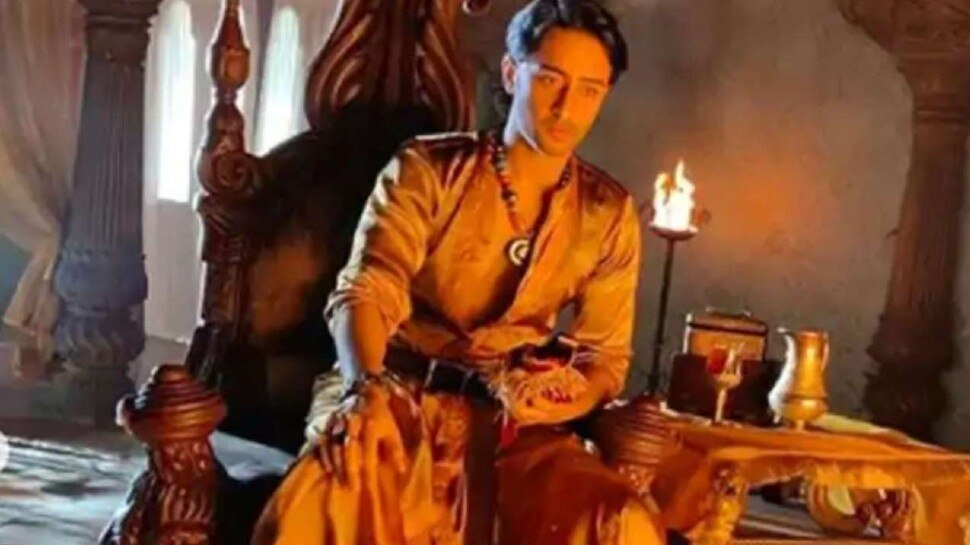 मुंबई के बाहरी इलाके में हो रही है शूटिंग Shaheer Sheikh look in Paurushpur