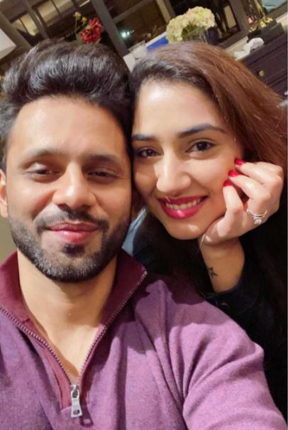 rahul vaidya proposed pankhuri parmar on national ...