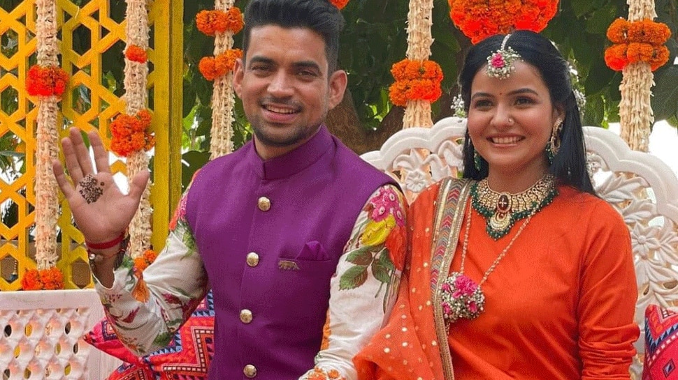 Kangana Ranaut brother Akshat Rajasthani theme wedding photos goes viral  udaipur | राजस्थानी थीम पर हो रही कंगना के भाई अक्षत की शादी, हल्दी-संगीत  की तस्वीरें हुई Viral | Hindi News,