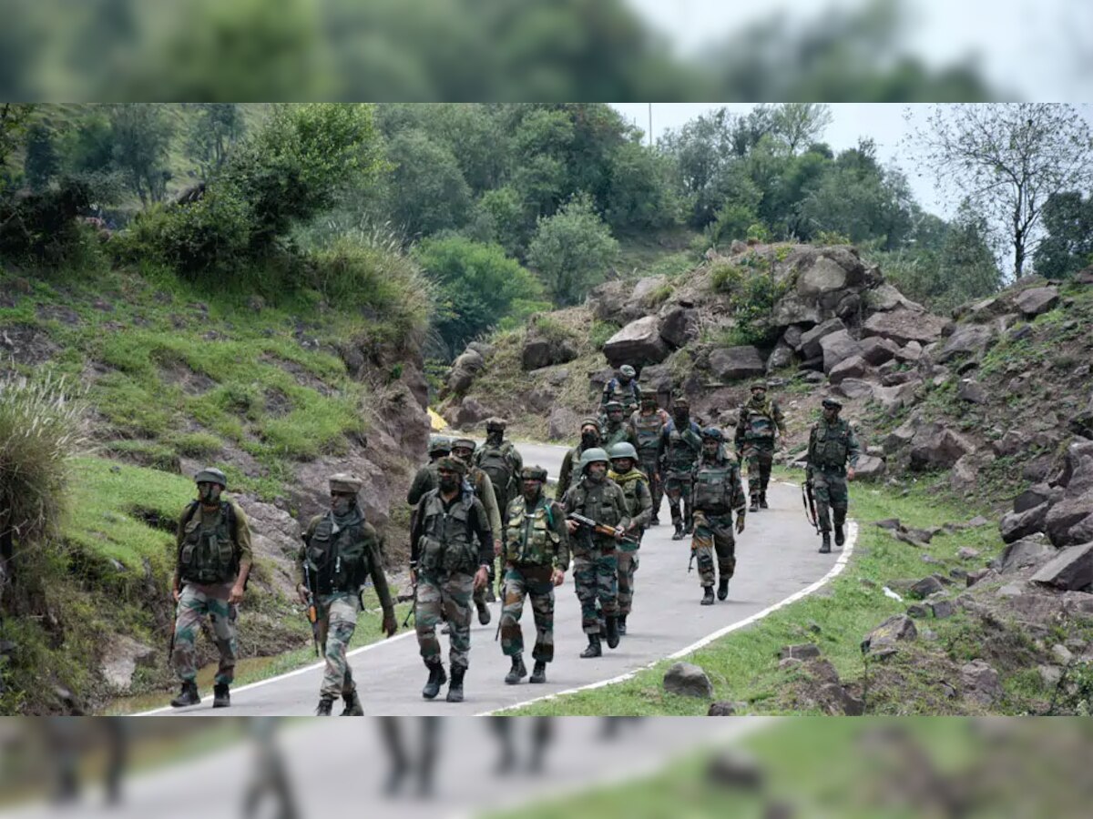 चार दिन पहले उत्तरी सेना कमांडर ने एलओसी का दौरा किया और चौकसी का जायजा लिया है. 