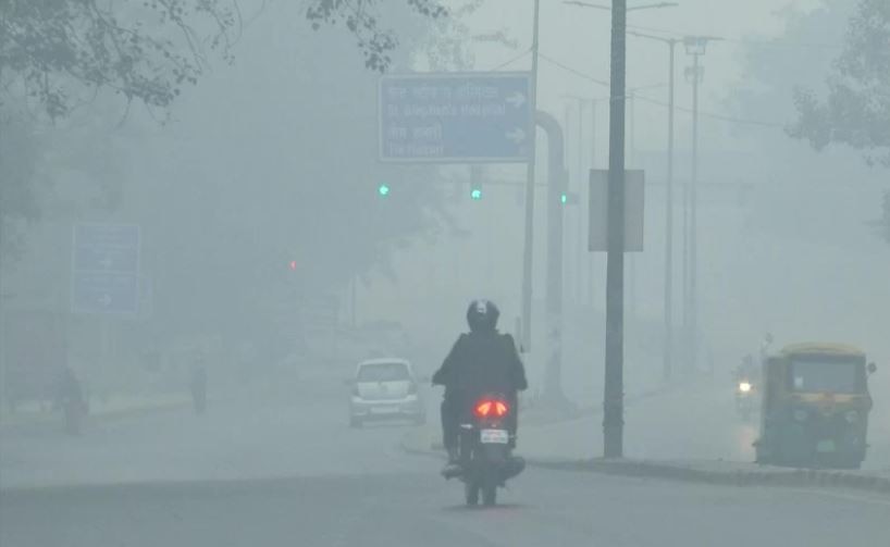 Diwali पर फूटा &#039;प्रदूषण बम&#039;, रोक के बावजूद आतिशबाजी