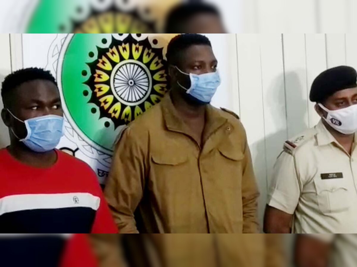 महिला से ठगी के आरोप में गिरफ्तार दोनों नाइजीरियन युवक