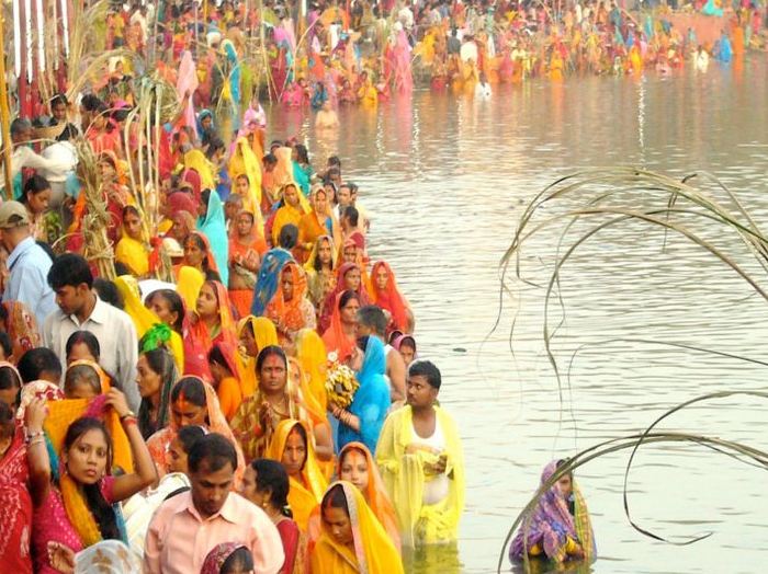 Chhath 2020: जानिए क्यों माता को समर्पित है सूर्य उपासना का विशेष पर्व छठ