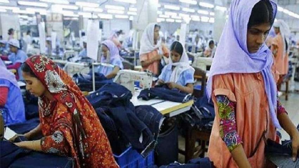 8 की बजाय 12 घंटे काम करने को हो जाइए तैयार, कानून में बदलाव पर विचार कर रही सरकार 8 की बजाय 12 घंटे काम करने को हो जाइए तैयार, कानून में बदलाव पर विचार कर रही सरकार