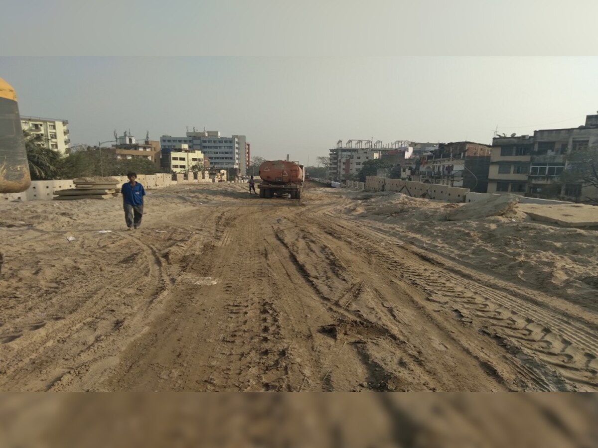 अंतिम फेज में R ब्लॉक-दीघा रोड का निर्माण कार्य.