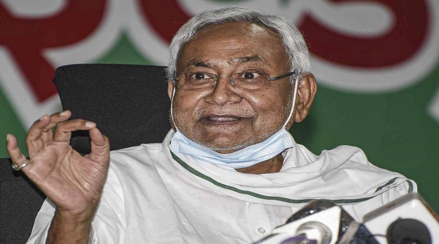 Bihar: नीतीश का अनोखा समर्थक, CM बनने की खुशी में काट डाली 4 अंगुलियां 