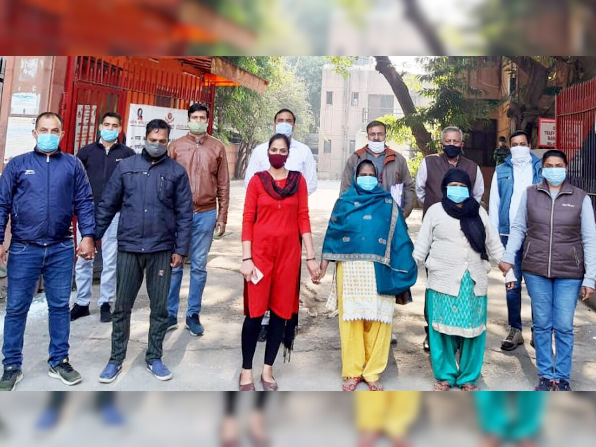 दिल्ली पुलिस ने मानव तस्करी गैंग का किया खुलासा कर 4 महिला समेत 8 लोगों को किया गिरफ्तार।