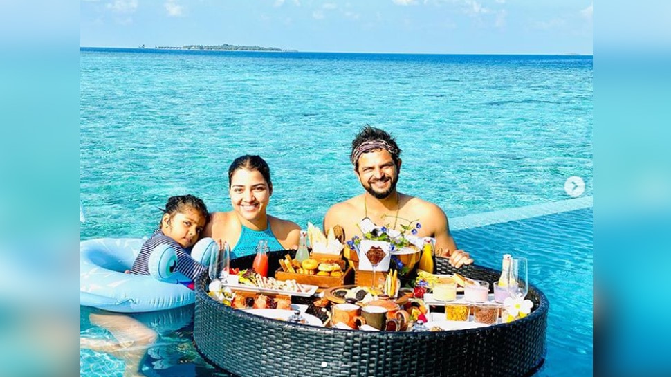 परिवार के साथ नाश्ता Suresh Raina take breakfast on birthday morning