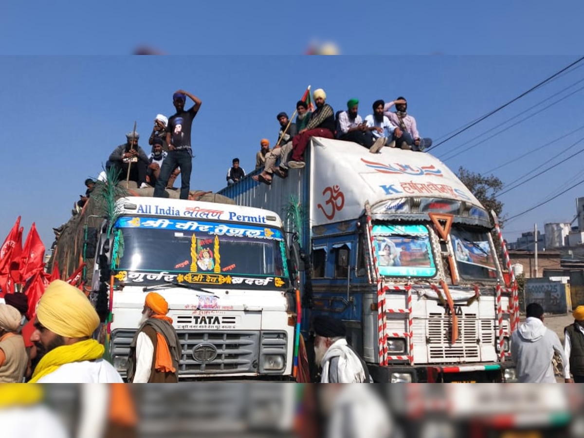 Farmers Protest: दिल्ली के सिंघु और टिकरी बॉर्डर पर किसानों का प्रदर्शन जारी, नारेबाजी