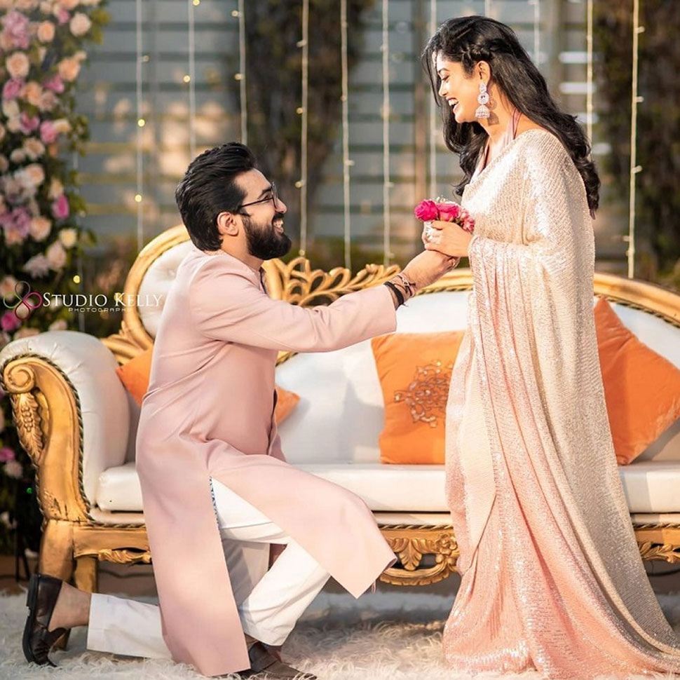 Bekhayali fame Sachet Tandon and Parampara Thakur get engaged