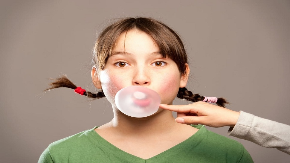 च्युइंग गम खाना है गुनाह Ban on Eating Chewing Gum