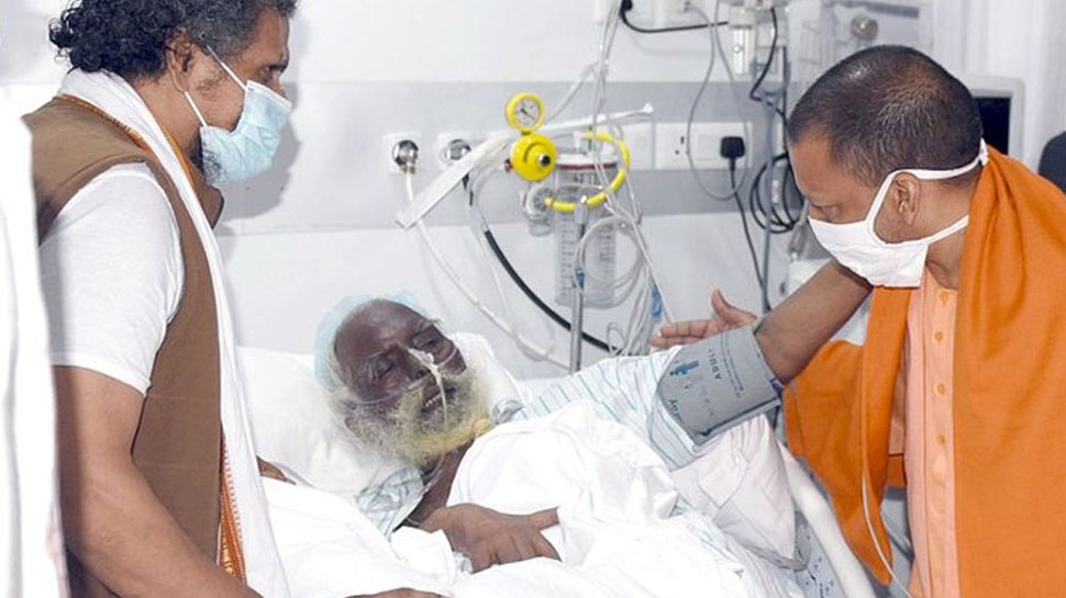 मुंबई से लौटकर मेदांता गए CM योगी, महंत नृत्य गोपाल दास का जाना हालचाल