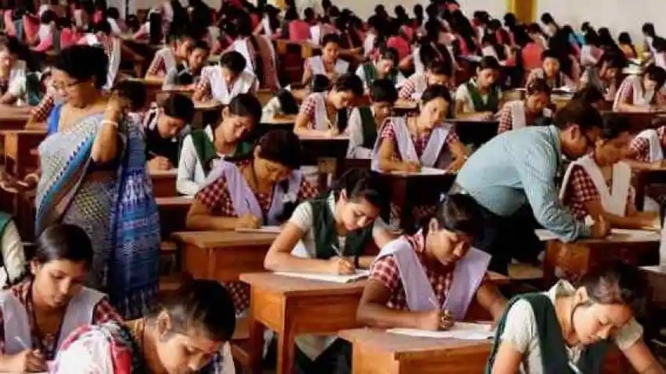 CBSE ने बोर्ड परीक्षा ऑनलाइन कराने से किया इनकार, लिखित परीक्षा होगी
