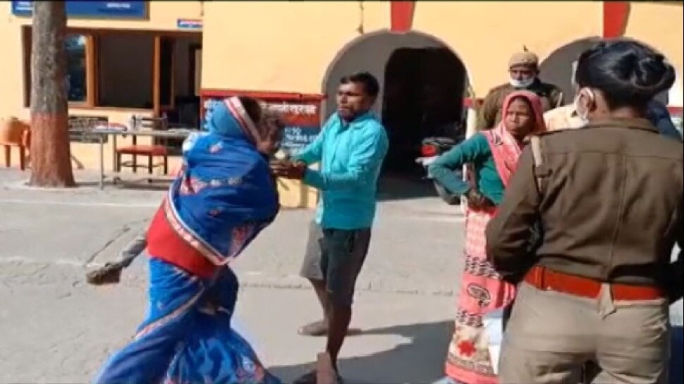 जब बच्चे की कस्टडी को लेकर थाने में भिड़े पति-पत्नी
