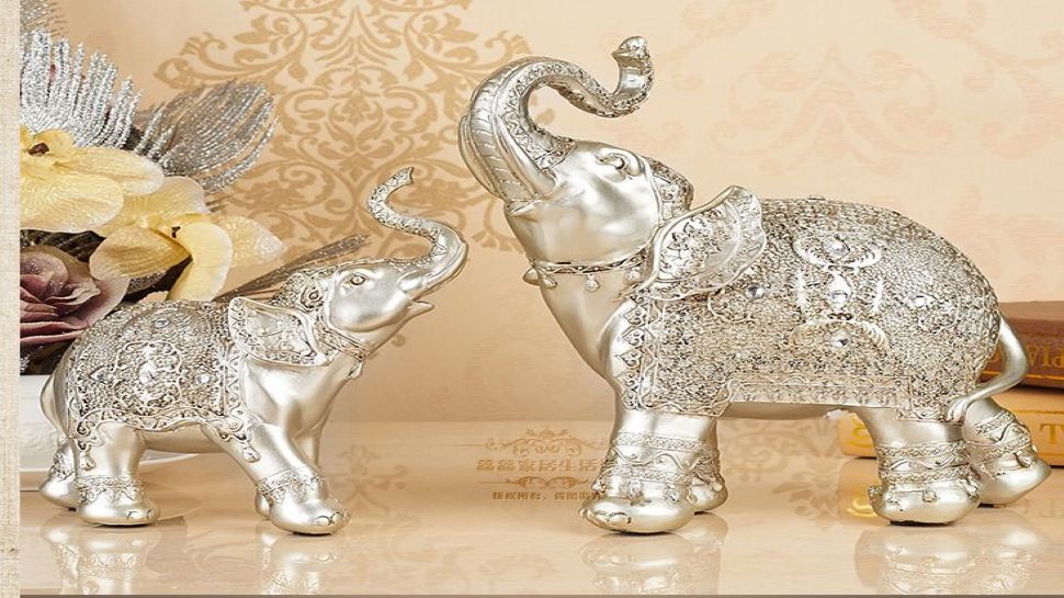 benefits of keeping a pair of silver elephants at home | Pair Of Silver Elephants: घर में इस जगह रखें चांदी का जोड़ा हाथी, खुल जाएगा बंद किस्मत का ताला | Hindi