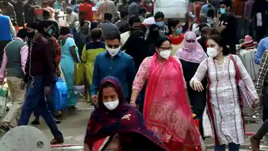 मास्क नहीं लगाया तो मिली अजीबो-गरीबो सजा, स्टेडियम में बैठकर लिखना पड़ा निबंध