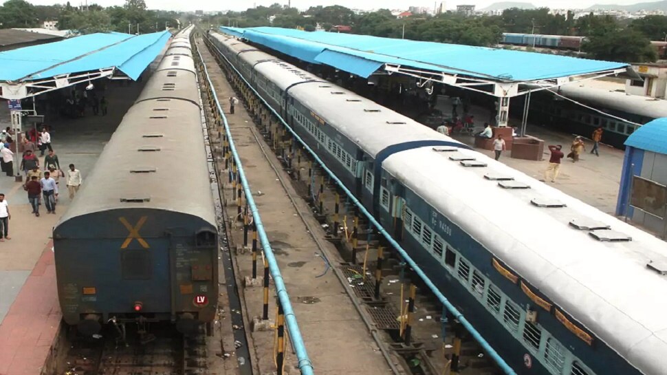 वाराणसी: 2 और जगहों पर ठहरेगी रेल, रेलवे स्टेशन दिखाएंगे बनारसी संस्कृति की झलक