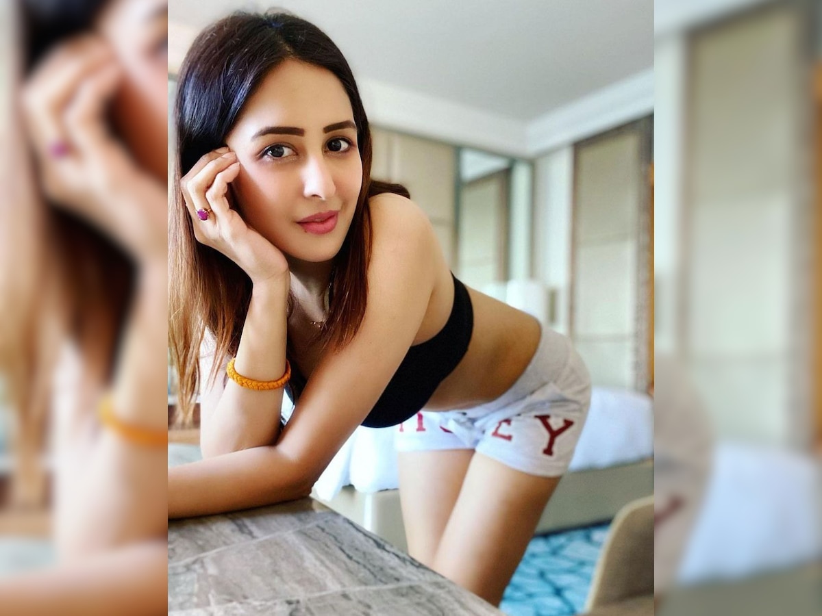 Chahatt Khanna In Black Bikini Bold Photoshoot ब्लैक बिकिनी में नजर आईं Chahatt Khanna हॉट